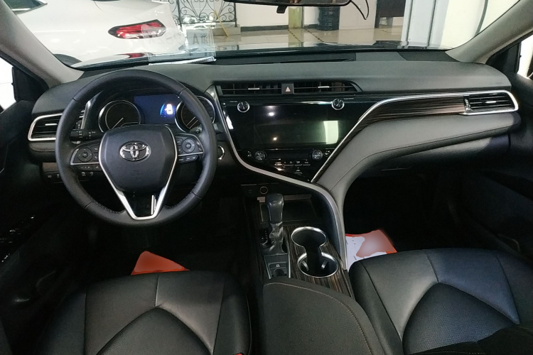 丰田 凯美瑞 2019款 2.0G 豪华版 国VI中控内饰7002