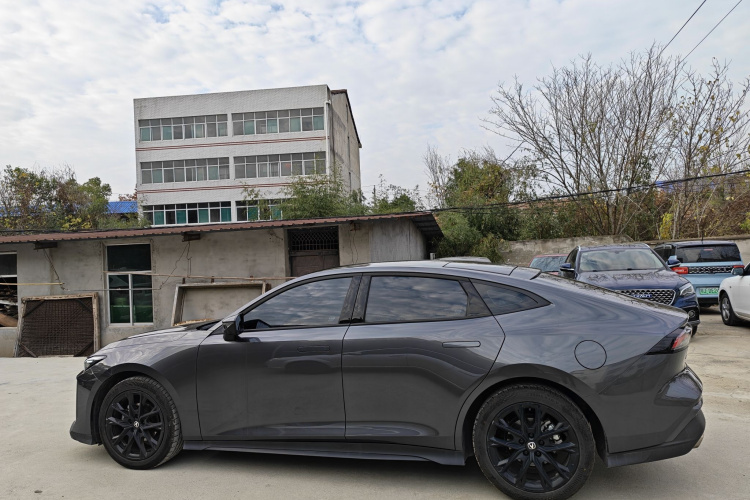 长安UNI-V 2024款 1.5T 尊贵型车身外观6009