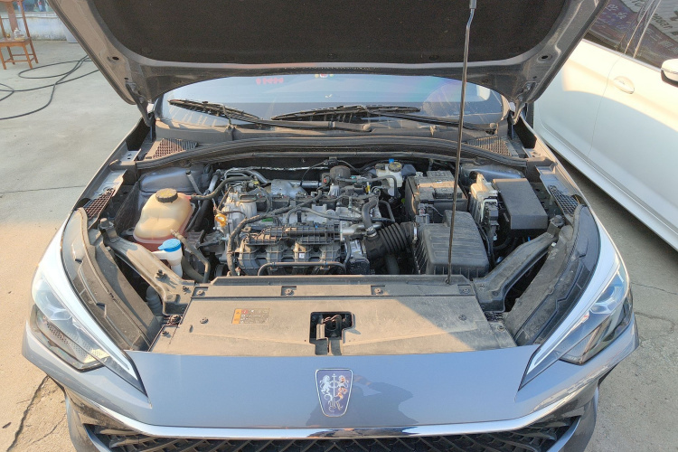 荣威i5 2023款 1.5L 手动舒享版机舱底盘24