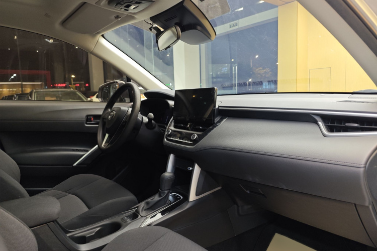 丰田 锋兰达 2023款 2.0L 智能电混双擎 领先版中控内饰7014