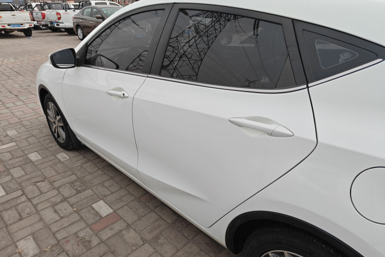 长安 逸动 2015款 1.6L 手动俊酷型 国V车身外观4