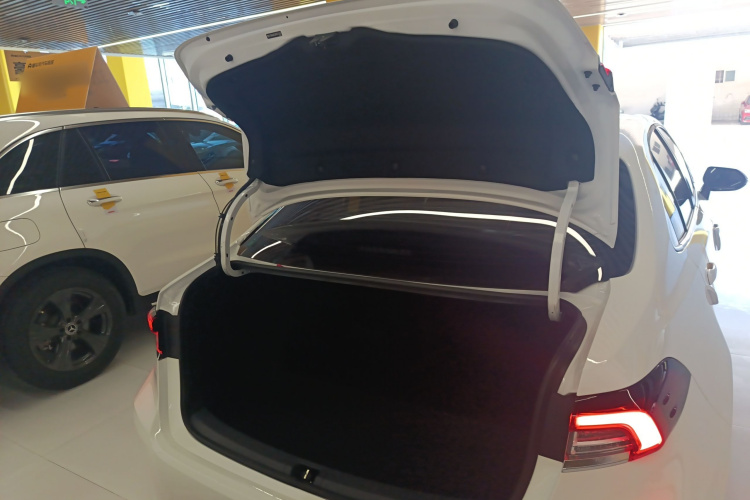 丰田 卡罗拉 2023款 1.8L 智能电混双擎 精英版局部细节23