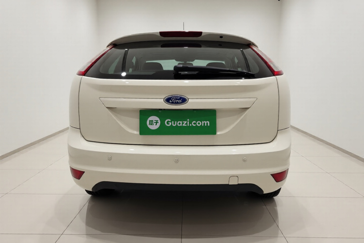 福特 福克斯 2013款 两厢经典 1.8L 自动时尚型车身外观6