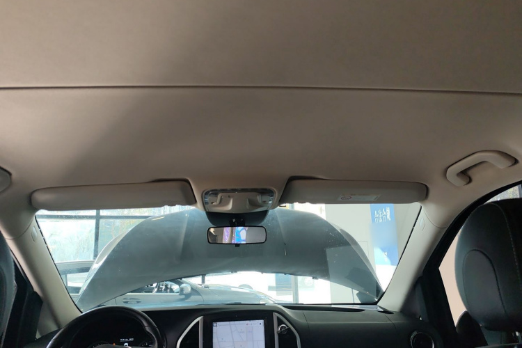 奔驰 威霆 2021款 2.0T 商务版 7座中控内饰22