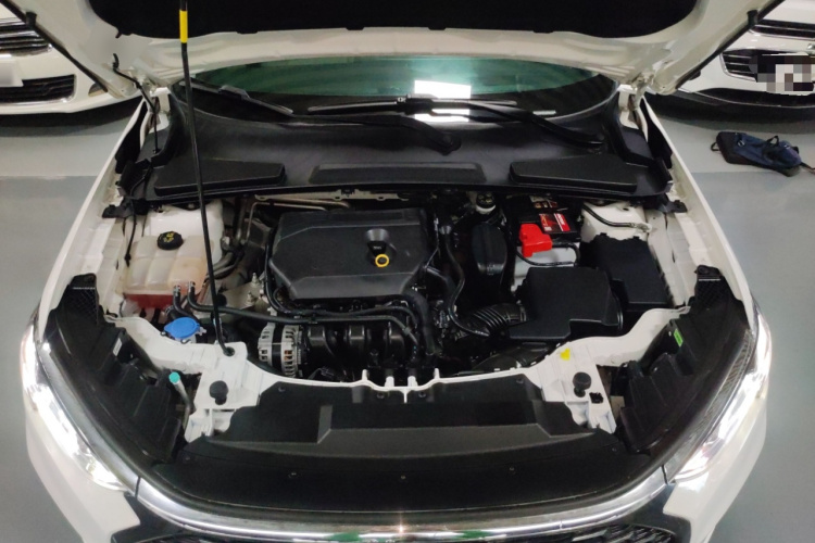 福特 福睿斯 2021款 1.5L 自动钻石版机舱底盘24