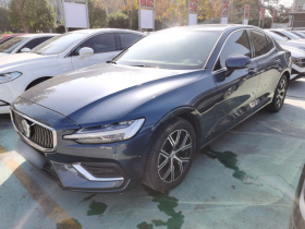 沃尔沃S60 2023款 B4 智逸豪华版