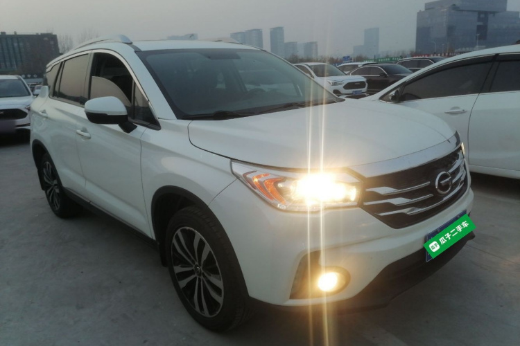 广汽传祺 传祺GS4 2015款 200T G-DCT豪华版车身外观3