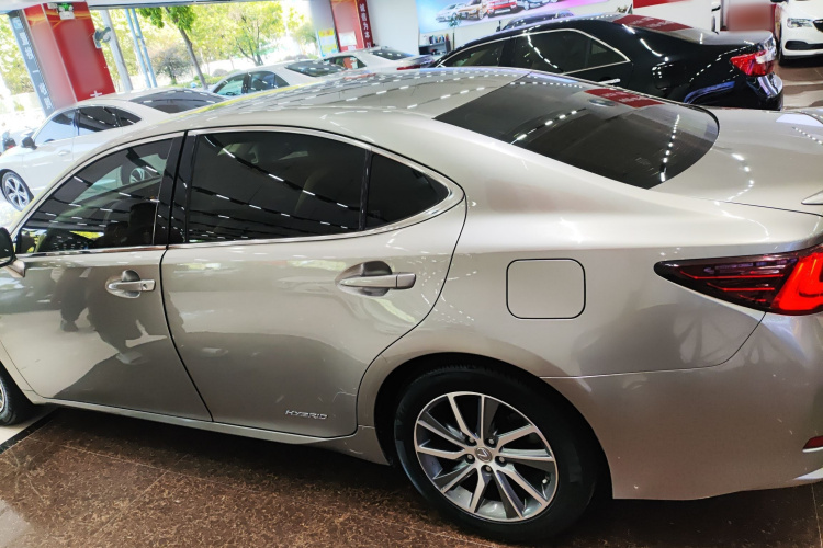 雷克萨斯ES 2015款 300h 舒适版车身外观6003