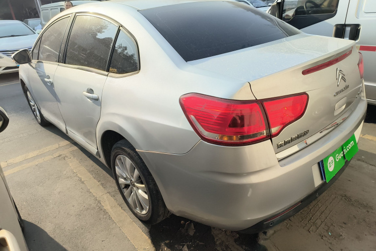 雪铁龙 世嘉 2013款 三厢 1.6L 手动品尚型车身外观4