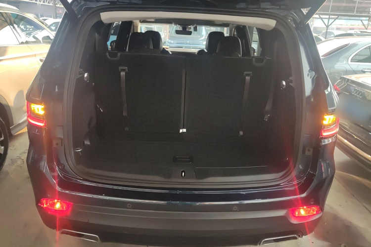 Jeep 大指挥官 2020款 2.0T 四驱夜鹰版机舱底盘23