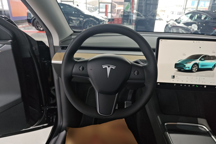 特斯拉 Model Y 2022款 后轮驱动版中控内饰13