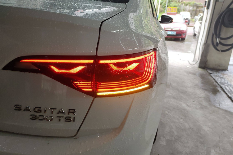 大众 速腾 2023款 300TSI DSG超越版车身外观9