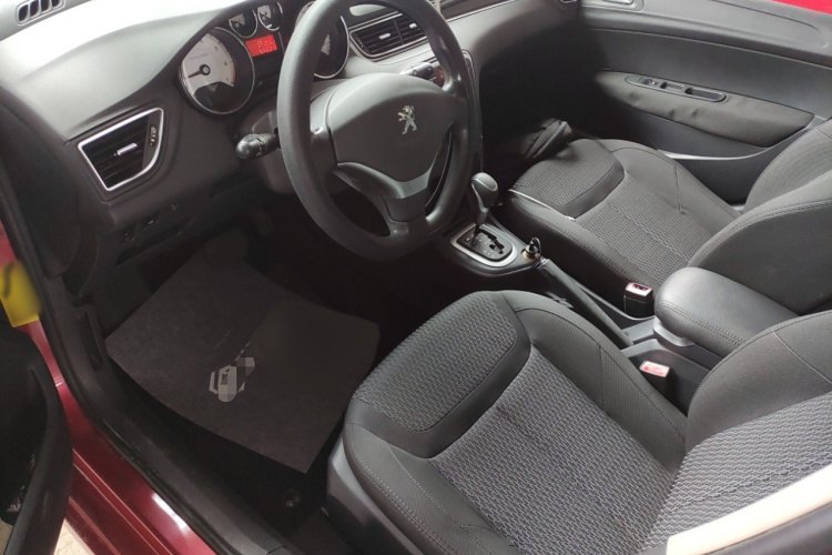 标致308 2014款 乐享版 经典 1.6L 自动优尚型局部细节19