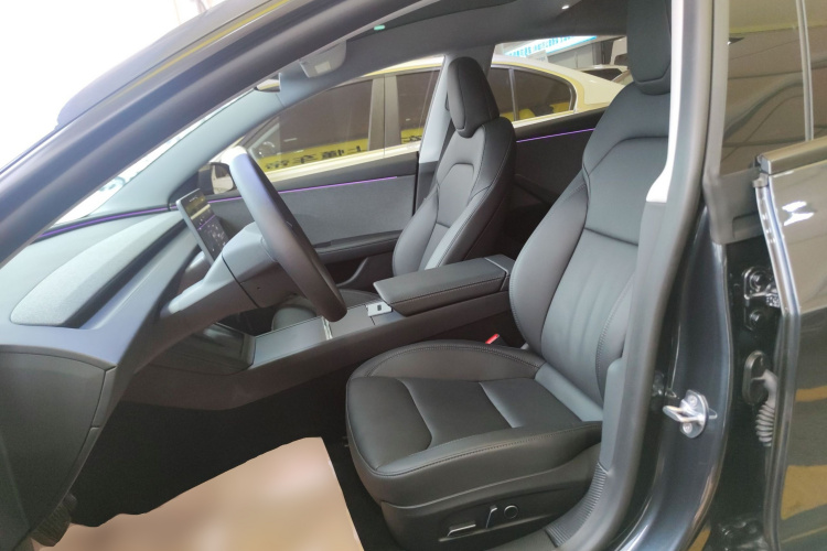 特斯拉 Model 3 2025款 后轮驱动版中控内饰19