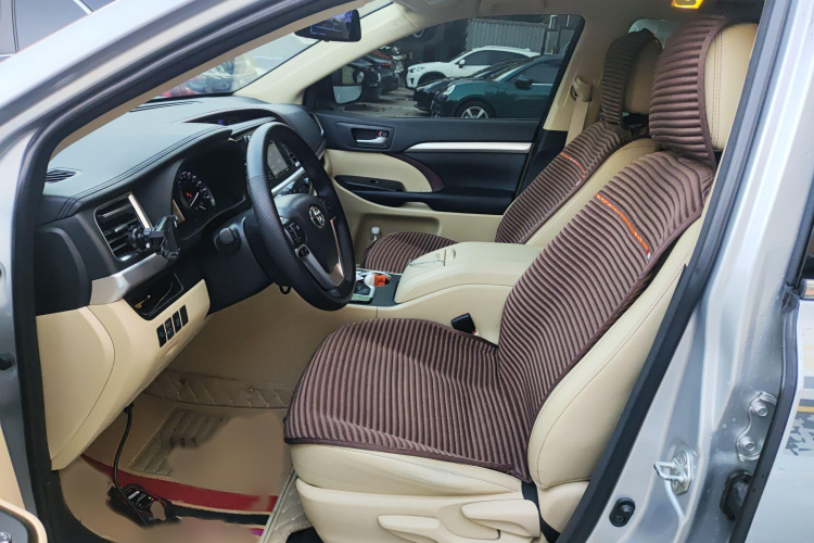 丰田 汉兰达 2017款 2.0T 两驱精英版 5座局部细节19