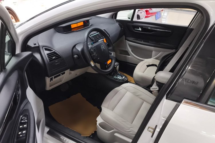 雪铁龙 世嘉 2013款 三厢 1.6L 自动品享型中控内饰7003