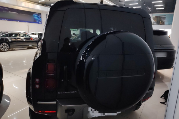 路虎卫士 2025款 110 3.0T P400 -Dynamic HSE车身外观6004