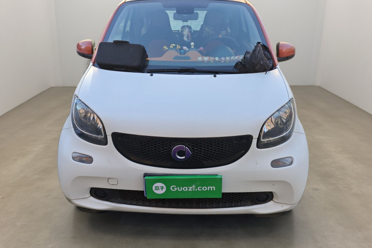 smart fortwo 2015款 1.0L 52千瓦硬顶激情版车身外观2