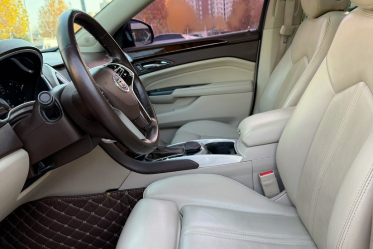 凯迪拉克SRX 2013款 3.0L 精英型中控内饰7002