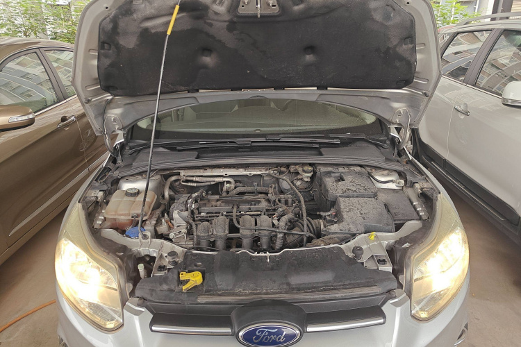 福特 福克斯 2012款 三厢 1.6L 手动舒适型局部细节24