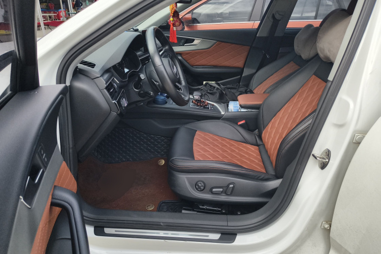 奥迪A4L 2018款 30周年年型 40 TFSI 进取型中控内饰19