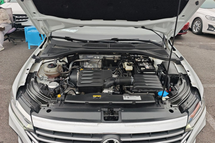 大众 朗逸 2023款 1.5L 自动得逸版机舱底盘24