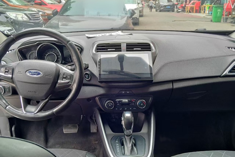 福特 福睿斯 2019款 改款 1.5L 自动悦享型 国VI中控内饰7001