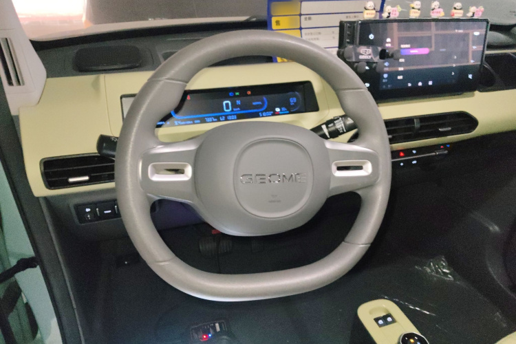 吉利银河 2023款 熊猫mini 200km 耐力熊中控内饰13
