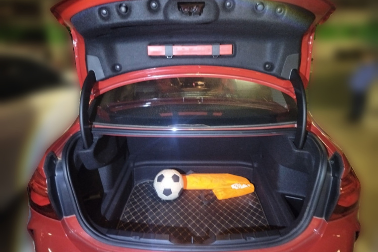 宝马1系 2021款 120i M运动曜夜版中控内饰23