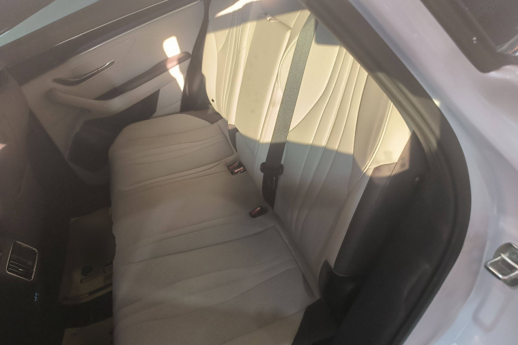 比亚迪 宋PLUS新能源 2025款 DM-i 智驾版 112KM 尊荣型中控内饰7004