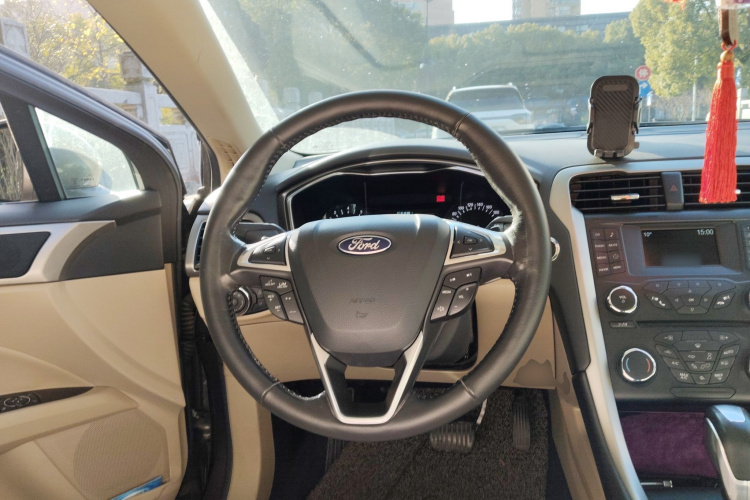 福特 蒙迪欧 2013款 2.0L GTDi200时尚型中控内饰13