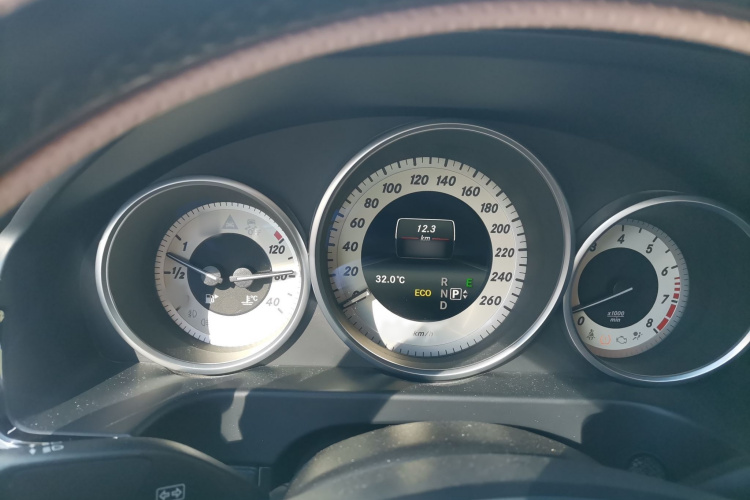 奔驰E级 2015款 E 320 L 运动型局部细节14