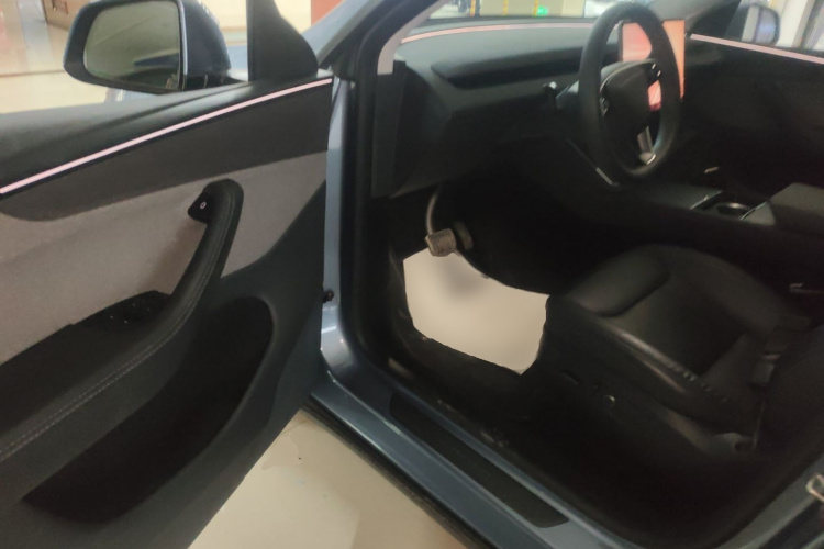 特斯拉 Model Y 2025款 后轮驱动 首发版中控内饰20