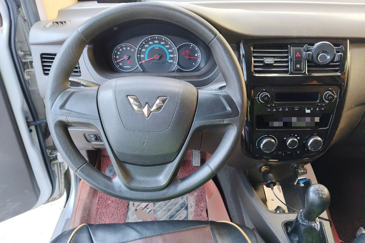 五菱汽车 五菱荣光V 2018款 1.5L标准型中控内饰13