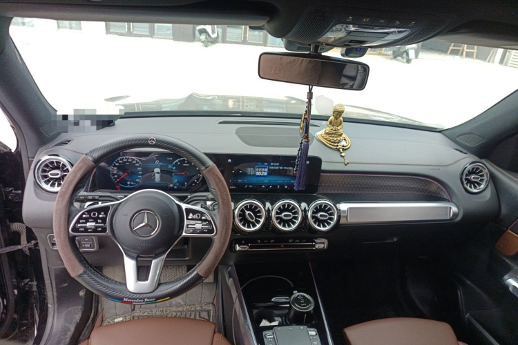 奔驰GLB 2021款 GLB 200 动感型中控内饰12