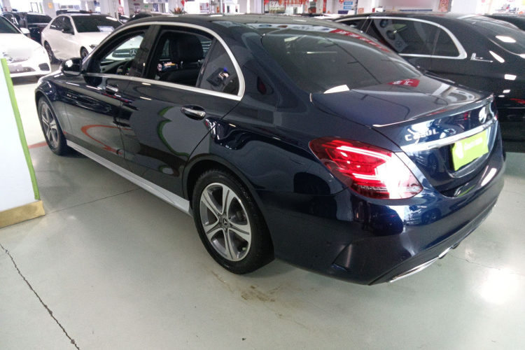 奔驰C级 2020款 C 260 L 运动版车身外观4