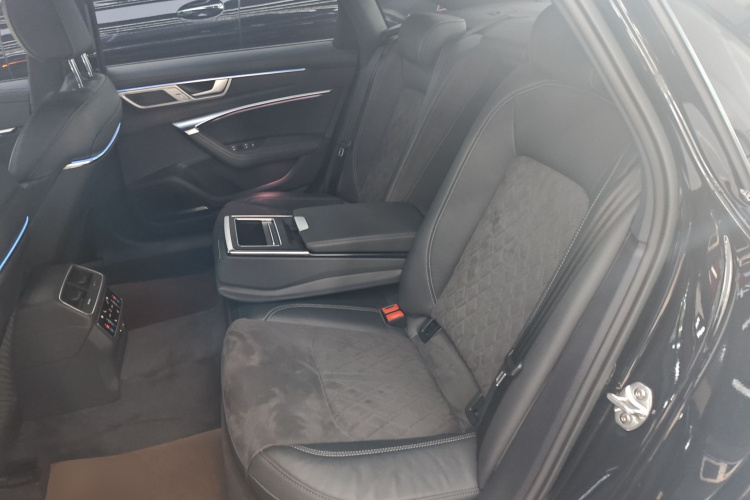 奥迪A6L 2024款 55 TFSI quattro 尊享动感型中控内饰21