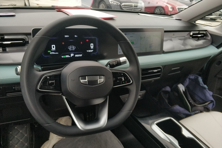 吉利几何E萤火虫 2024款 301km 星光中控内饰12