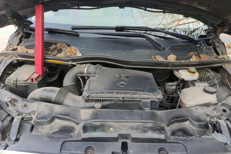 奔驰 威霆 2021款 2.0T 商务版 7座机舱底盘24