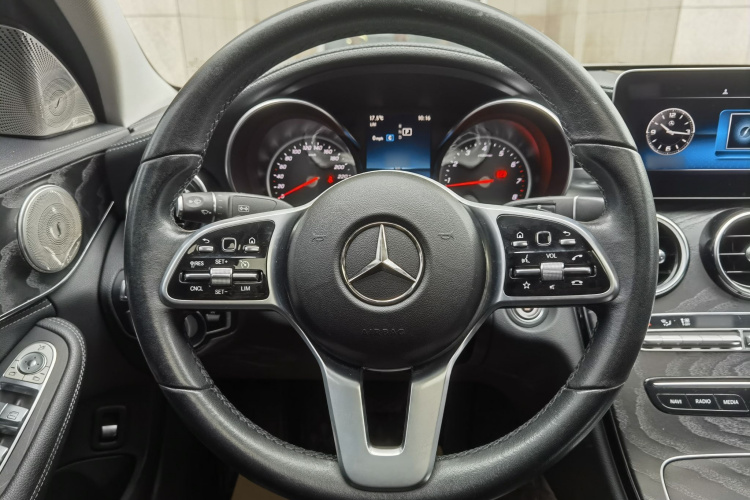 奔驰C级 2019款 C 180 L 时尚型运动版中控内饰7004