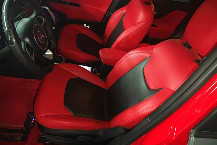 Jeep 自由侠 2017款 180T 自动高能版中控内饰19