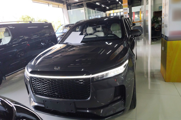 理想汽车 理想ONE 2021款 增程6座版车身外观2