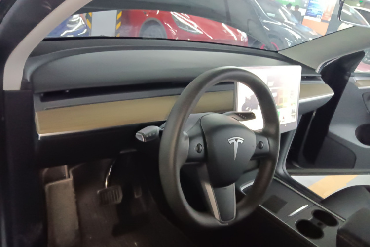 特斯拉 Model Y 2022款 改款 后轮驱动版中控内饰12