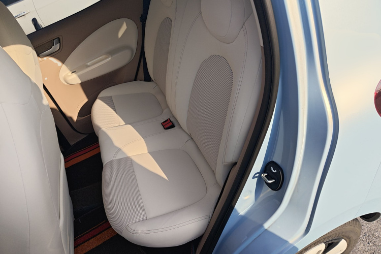 五菱汽车 宏光MINIEV 2025款 四门版 臻享+款中控内饰21