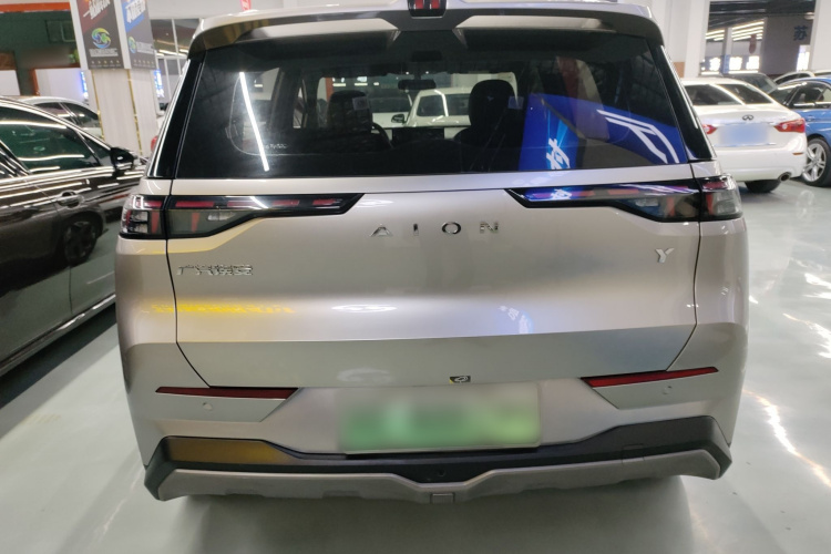 埃安 AION Y 2022款 70 智领版 磷酸铁锂车身外观6