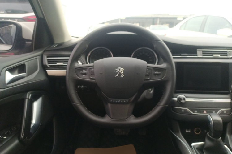 标致408 2014款 1.8L 自动豪华版中控内饰13