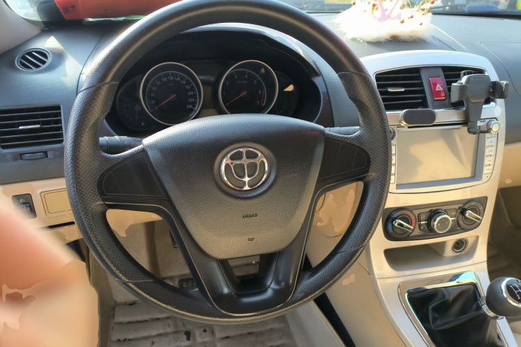 中华H330 2013款 1.5L 手动舒适型中控内饰13