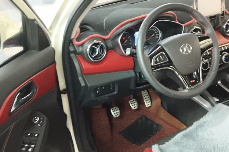 北京汽车 绅宝X35 2016款 1.5L 手动精英版中控内饰20