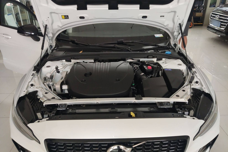 沃尔沃S60 2025款 B5 智雅运动版机舱底盘24