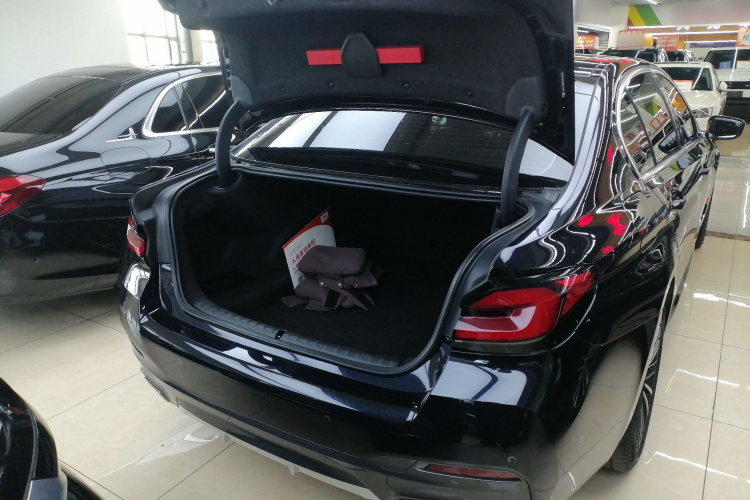 宝马5系 2021款 530Li xDrive M运动套装机舱底盘23